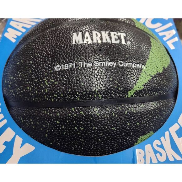 MARKET CHINATOWN MARKET SMILEY BITMAP BASKETBALL 29.5" NIB - Picture 2 of 8